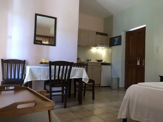Nicolas Beach Guesthouse - Oda