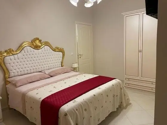 Nicole House - Oda