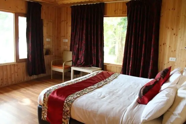 Nigeen Lake View Resort - Oda