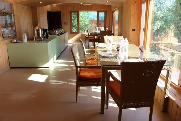 Nigeen Lake View Resort - Yerinde Yemek