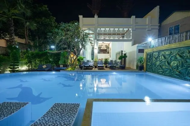 The Night Hotel - Havuz