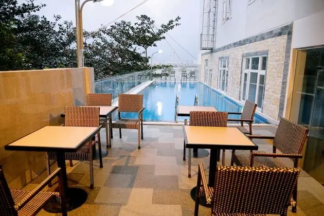 Night Sky Hotel - Havuz