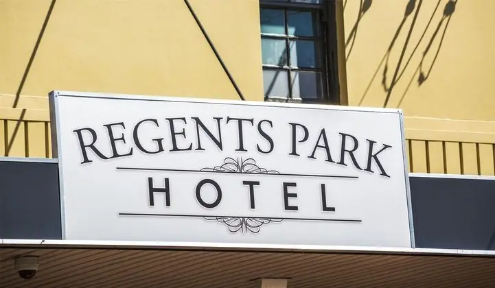 Nightcap at Regents Park Hotel - Dış Mekan