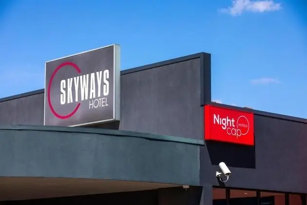 Nightcap at Skyways Hotel - Genel