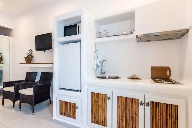 Niki Savvas Studio & Suites - Mutfak