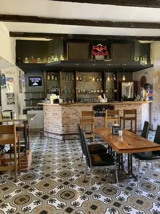 Nikikot Hotel and Hostal Food & Drink - Yerinde Yemek