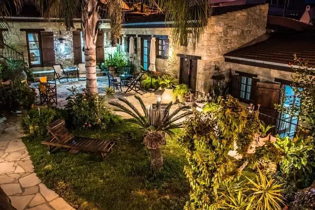 Nikis House