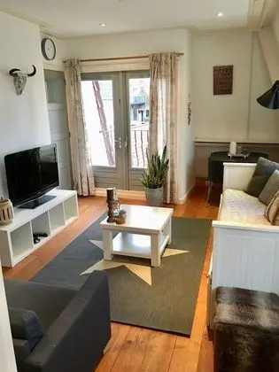 Nikki's Holiday Home - Öne Çıkan Resim