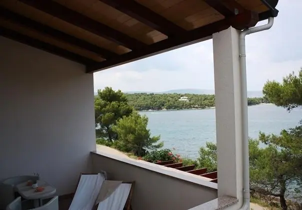 Niko - With Pool - A5