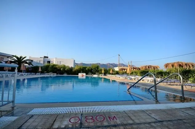 Nikos 2 Studios & Apartments - Havuz