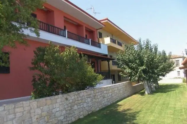 Nikos Apartments