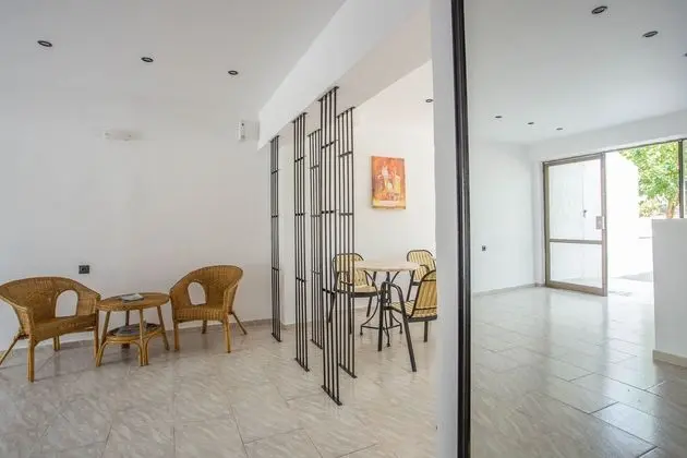 Nikos Studios - Lobi