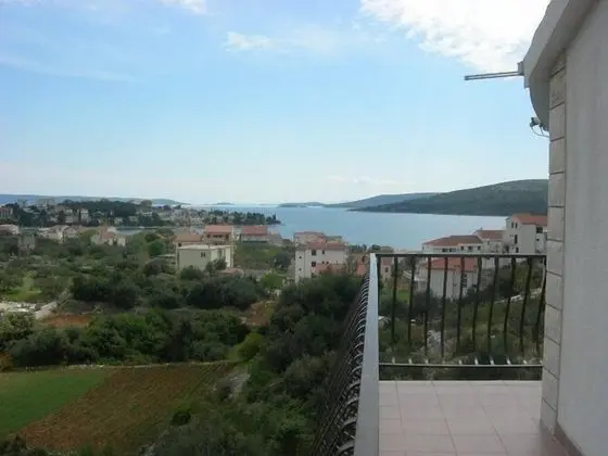 Nina - Free Private Parking - A2