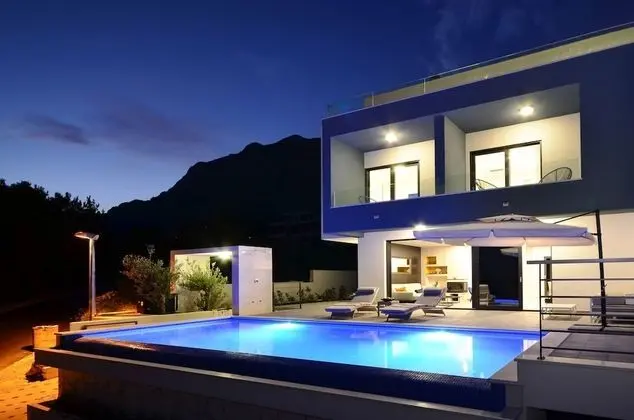 Villa Nina Makarska With Heated Infinity Pool of 33 m2 and Stunning sea Views