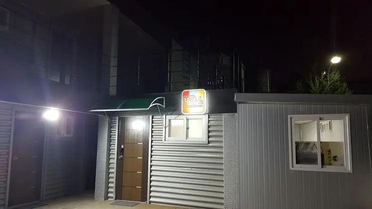 Ninano Guesthouse - Hostel