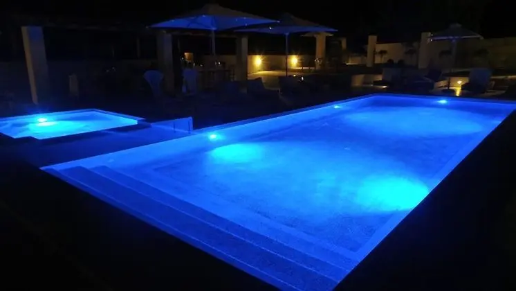 Niovi Boutique Apartments - Havuz