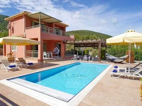 Villa-nireaus Captivating Views Over Sami Bay - Oda
