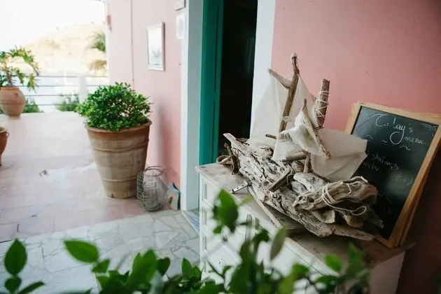 Niriides Hotel & Apartments - Lobi