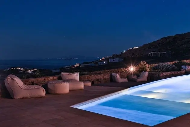 Niriides Luxury Homes - Havuz