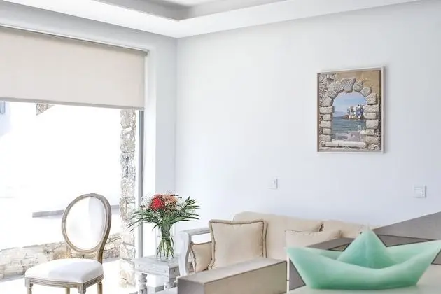 Niriides Luxury Homes - Lobi
