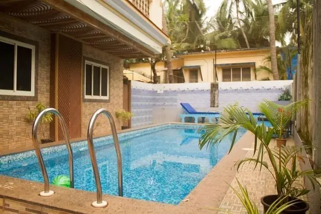 Nirvah Candolim Beach Holiday Stay - Havuz