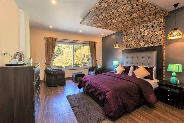 Nirvana Lodge & Lounge