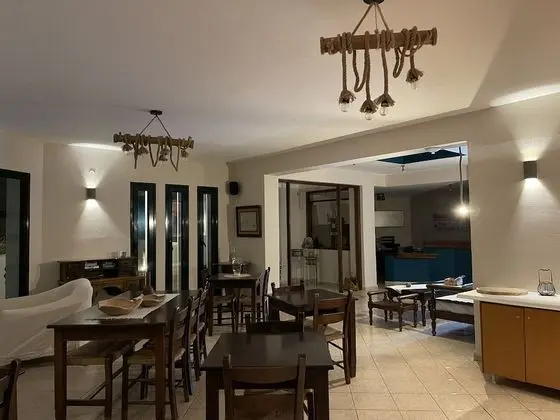 Nisea Hotel Samos - Lobi