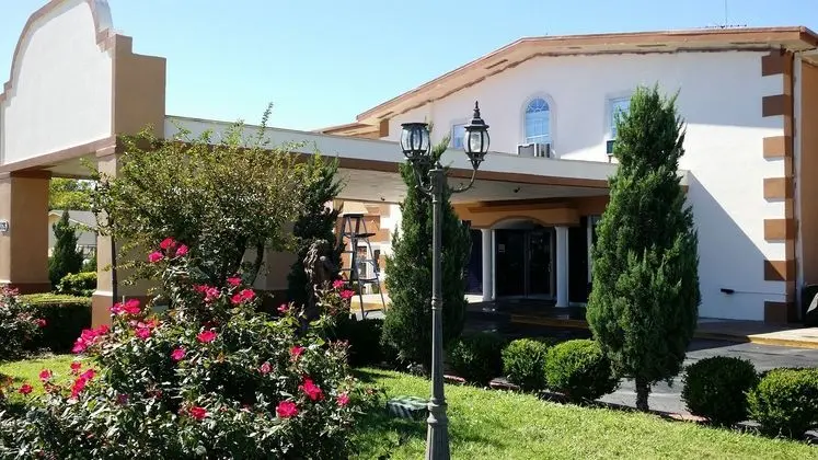 Nite Star Inn & Suite