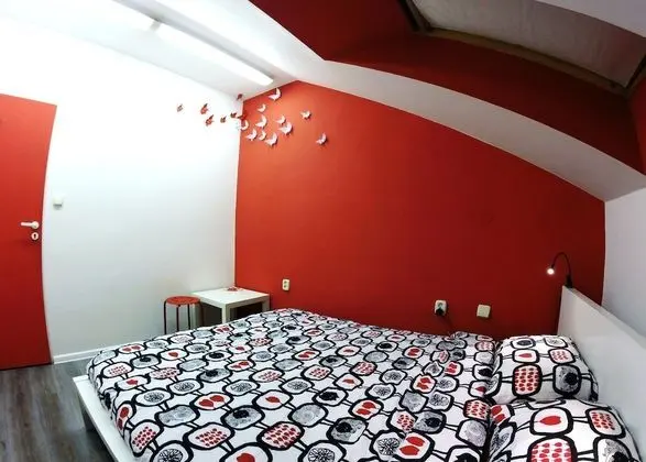 Nitra Glycerin Hostel - Oda