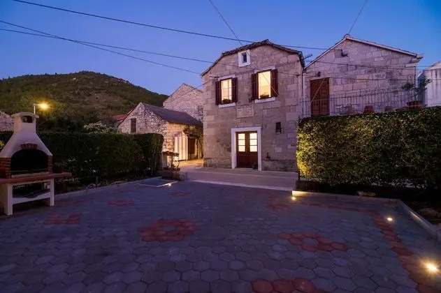 Villa Nives - Three-bedroom Villa With Terrace and Sea View ID Direct Booker 7001
