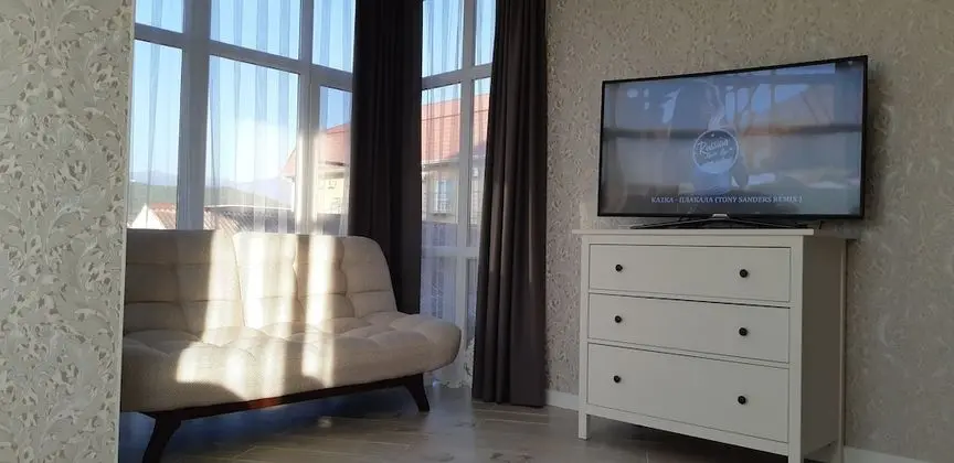 Nizhneimeretinskya apt 22