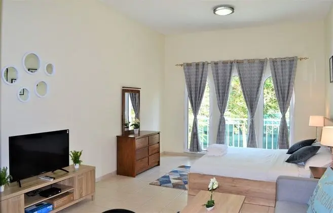 NMR - New Spacious Studio flat - Dış Mekan