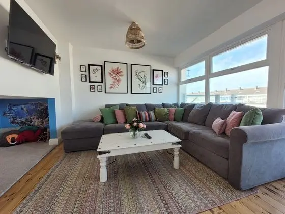 No. 28 Contemporary Beach Side Property With sea Views - Öne Çıkan Resim