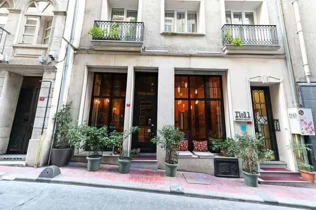 No11 Hotel & Apartments