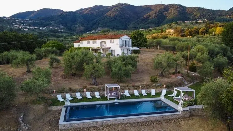 Villa Noa Romantic 8 Bedroom Luxury Farmhouse With Private Pool on the Lucca Hills - Oda