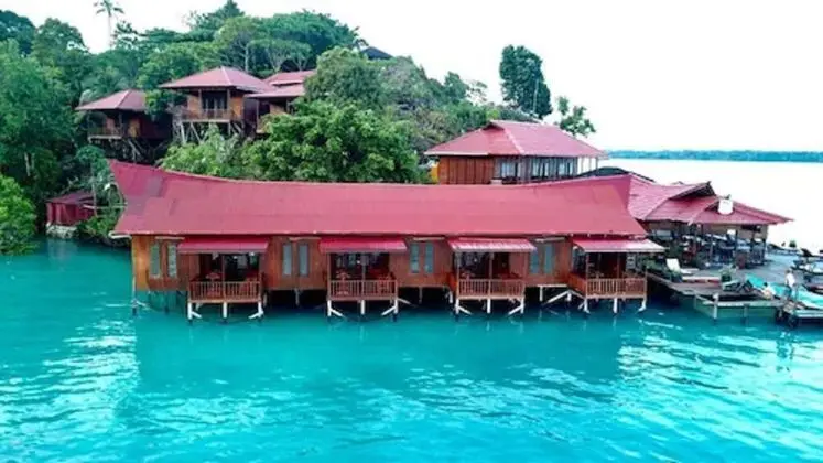 Noah Maratua Resort