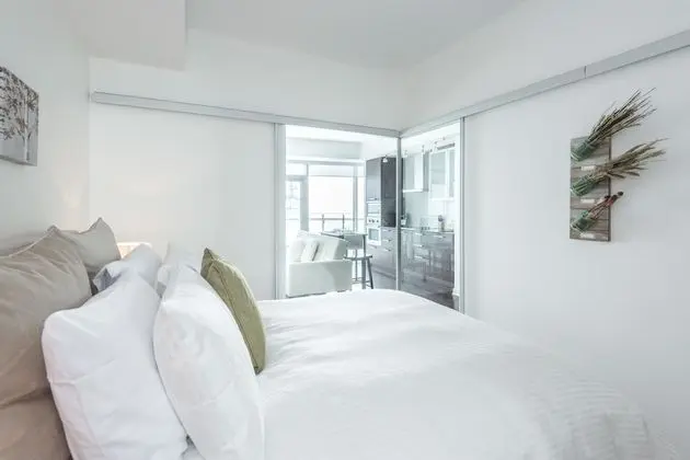 Noel Suites - York and Bremner