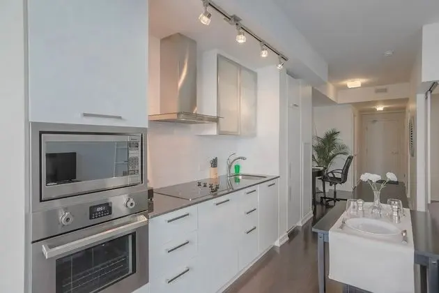 Noel Suites - York and Simcoe - Mutfak