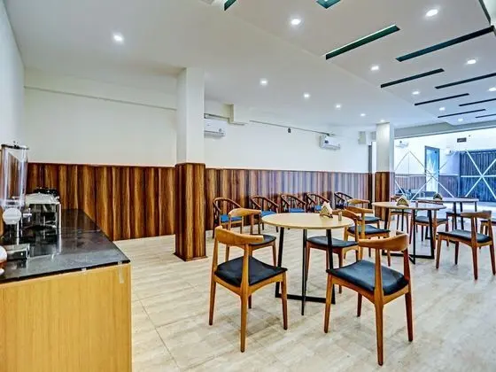 Hotel Noida Grand Sec 58 By F9 Hotels - Yerinde Yemek