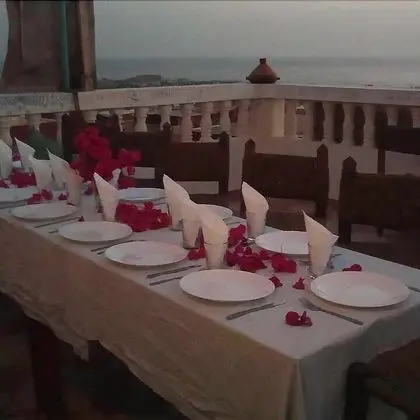 Nomad Surf House - Hostel - Yerinde Yemek