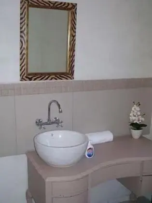 Nomndeni de la Changuion - Banyo Özellikleri