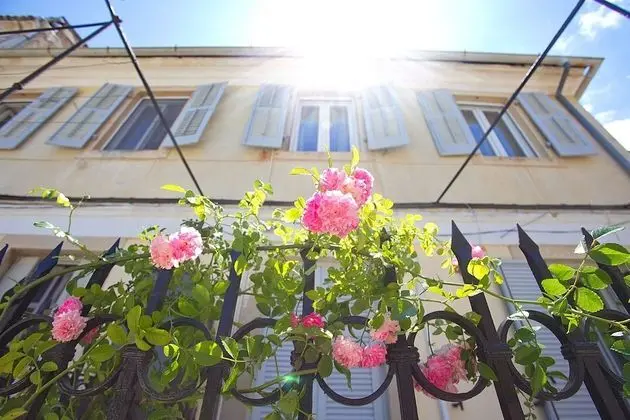 Nonas House