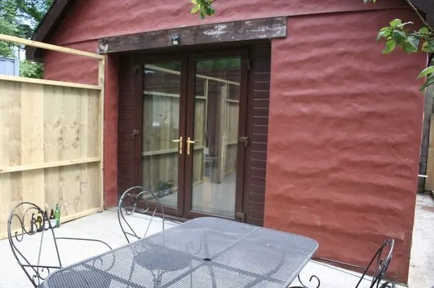 The Nook - Farm Park Stay with Hot Tub, BBQ & Fire Pit - Dış Mekan
