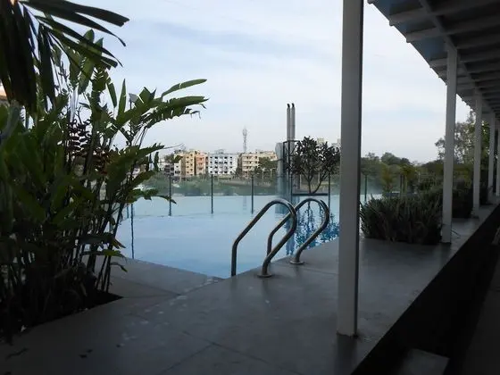 Noorya Business & Banquet Hotel - Havuz