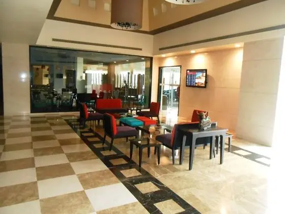 Noorya Business & Banquet Hotel - Lobi