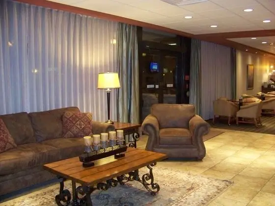 Norfolk Country Inn & Suites - Lobi