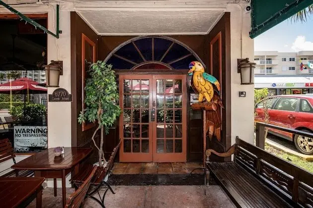Norman's Hotel and Dining - Lobi