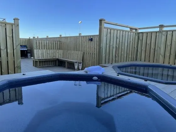 North Apartments Suites - Havuz