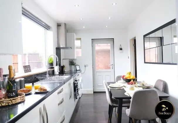 Northway House - Close to M62 and M6 - Oda
