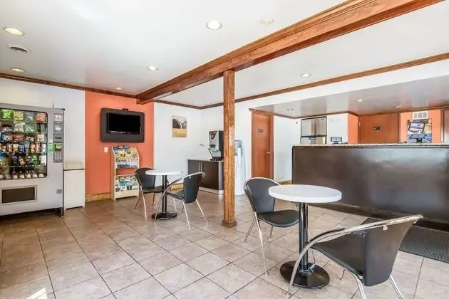 Northway Inn Queensbury - Lake George - Lobi
